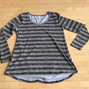 Ladies LuLARoe size medium L’anae long sleeve top